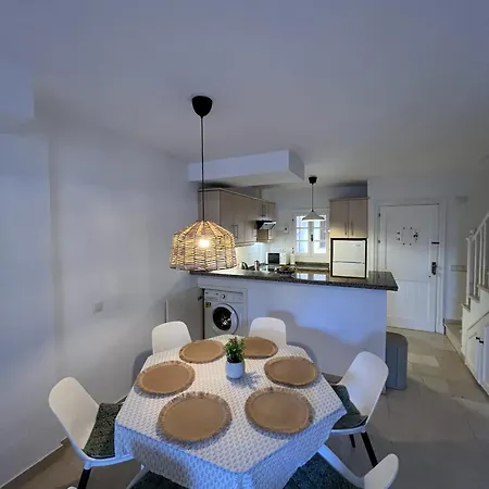 - Playa - En Urbanizacion Privada Cerca Del Mar Da5 * Estepona